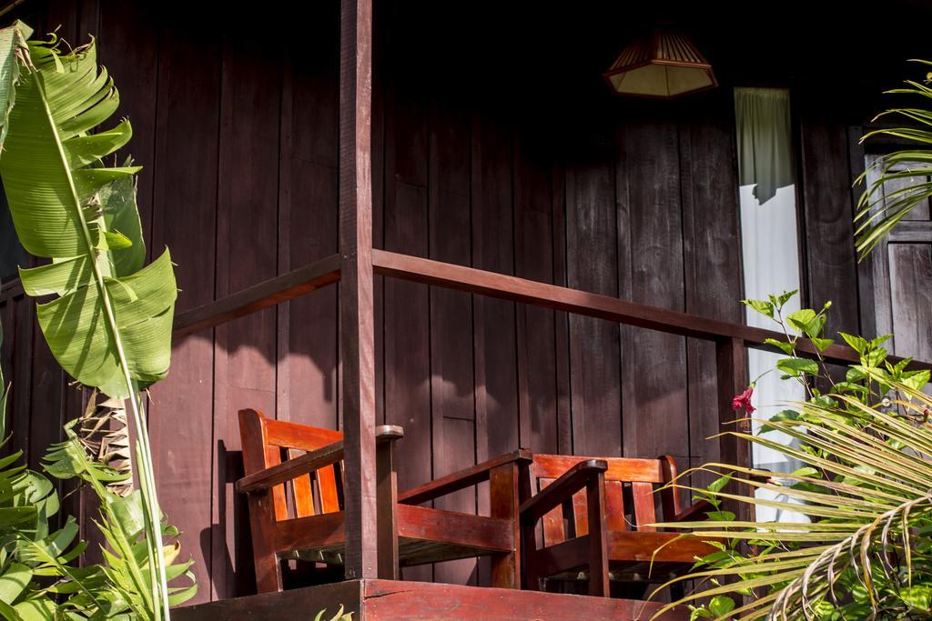 Manuel Antonio Hostel Resort Exterior photo