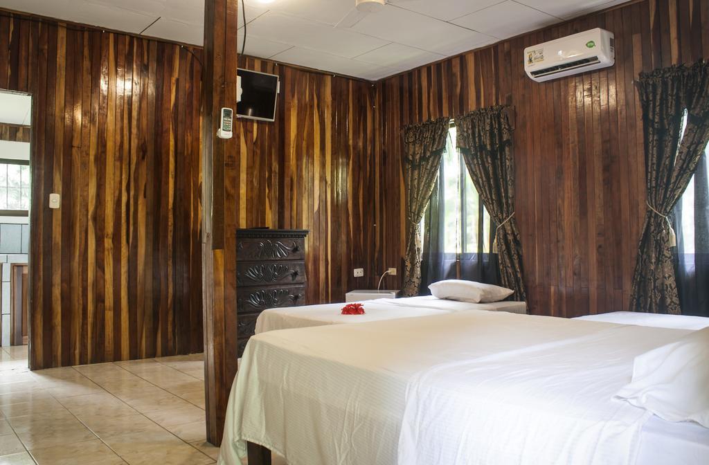 Manuel Antonio Hostel Resort Exterior photo