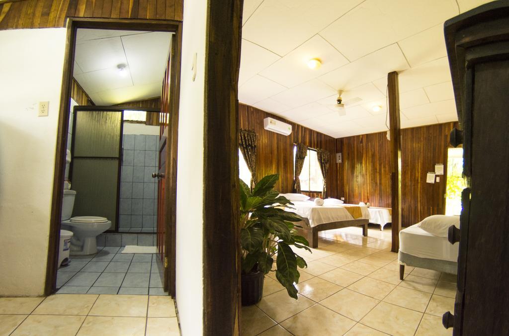 Manuel Antonio Hostel Resort Exterior photo