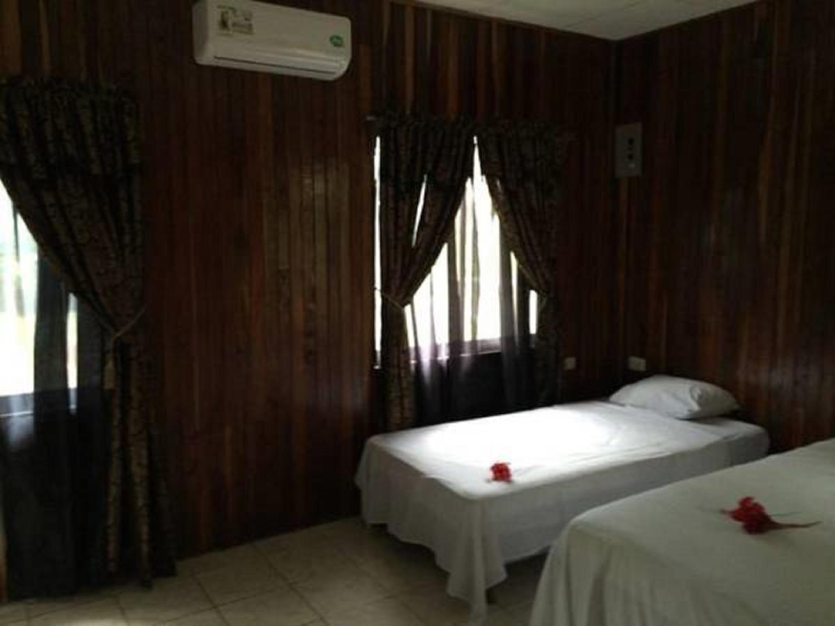 Manuel Antonio Hostel Resort Exterior photo