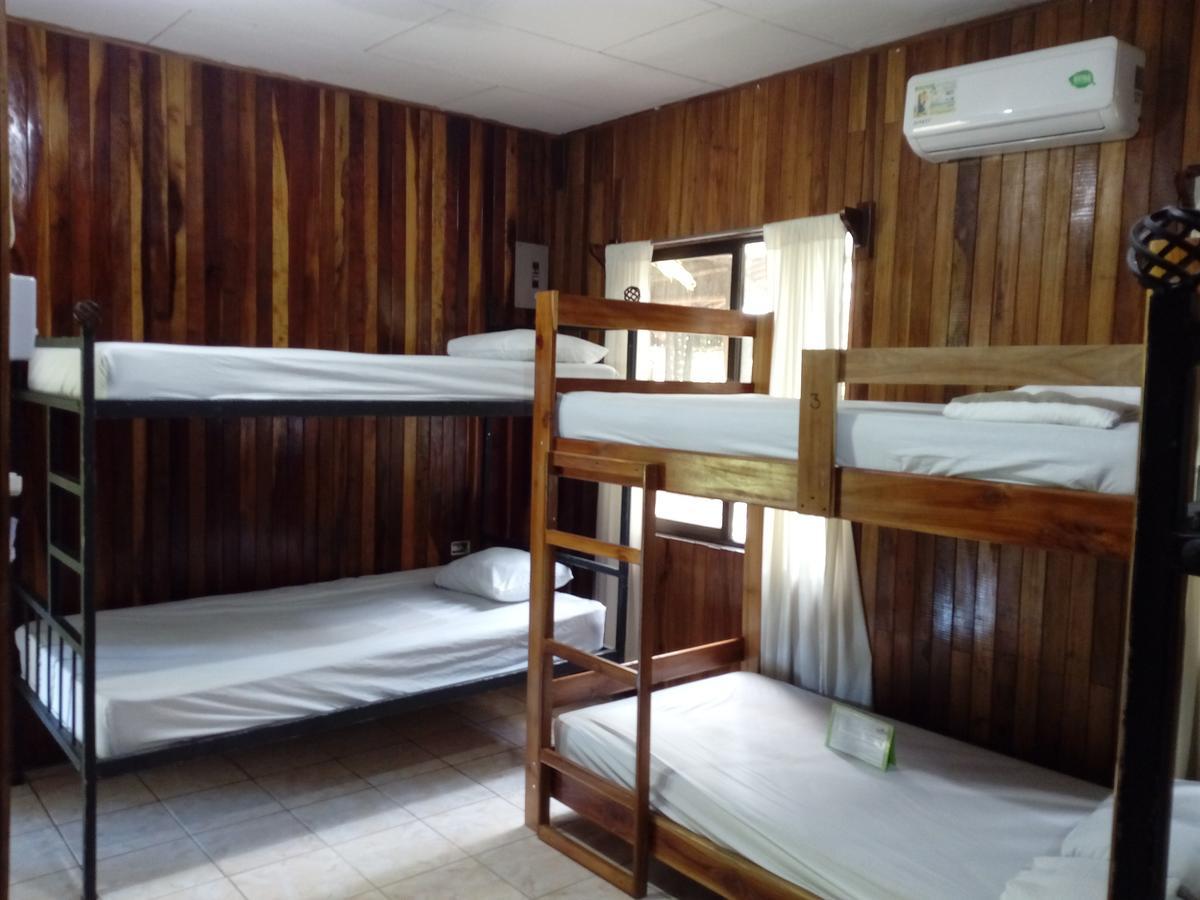 Manuel Antonio Hostel Resort Exterior photo